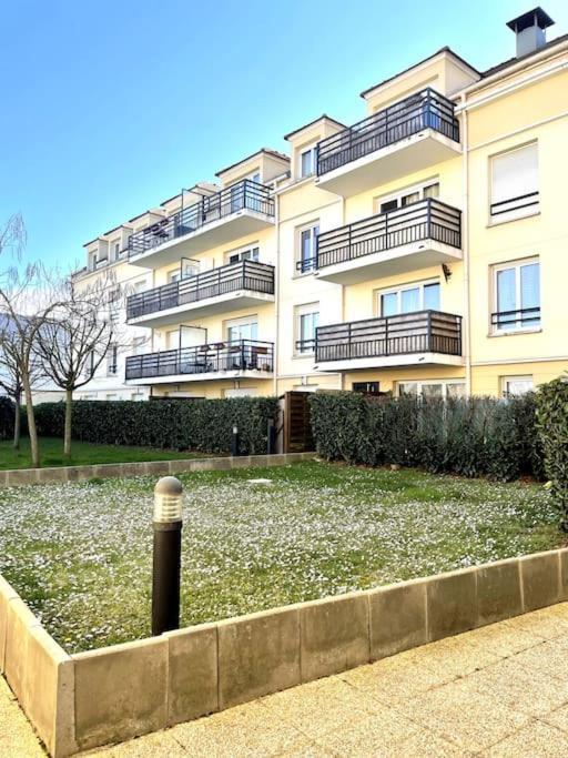 Appartamento Grand F3 A 30Mn De Paris - Terrasse + Parking Prive Saint-Ouen-l'Aumone Esterno foto
